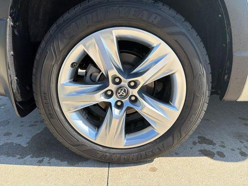 Silver Sky Metallic 2016 Toyota Highlander Hybrid Limited