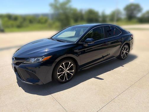 Aqua 2020 Toyota Camry SE