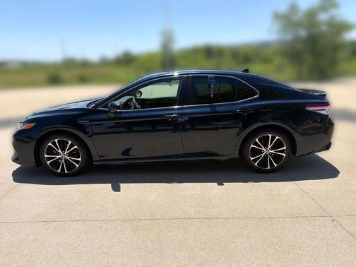 Aqua 2020 Toyota Camry SE