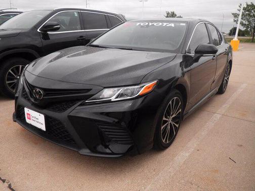 Midnight Black Metallic 2019 Toyota Camry SE