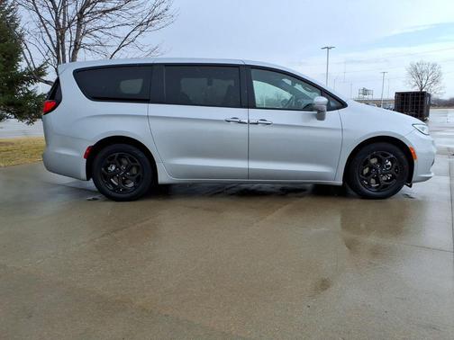 2022 Chrysler Pacifica Hybrid Limited