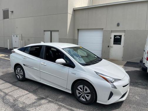 Blizzard Pearl 2016 Toyota Prius Two Eco