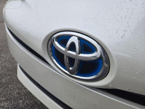 Blizzard Pearl 2016 Toyota Prius Two Eco