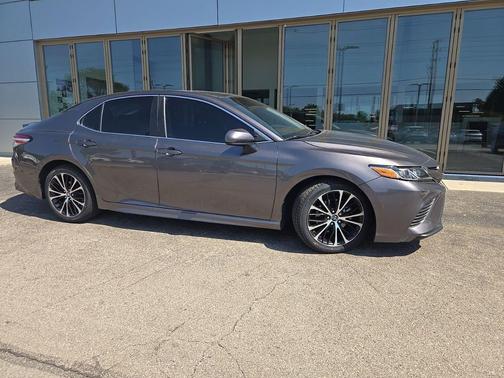 Predawn Gray Mica 2018 Toyota Camry SE