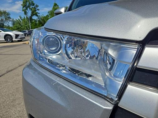 Celestial Silver Metallic 2017 Toyota Highlander XLE