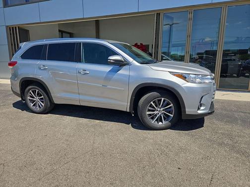 Celestial Silver Metallic 2017 Toyota Highlander XLE
