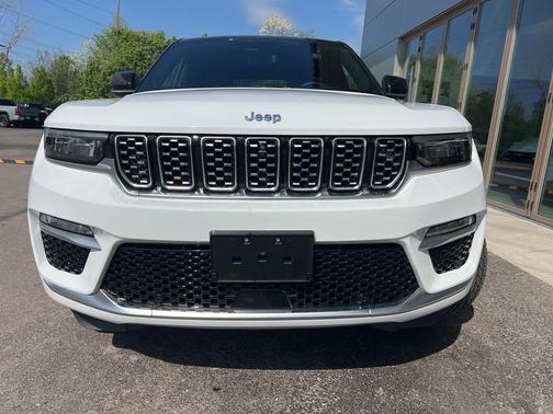 Bright White Clearcoat 2022 Jeep Grand Cherokee 4xe Summit