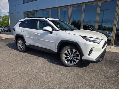 Blizzard Pearl 2022 Toyota RAV4 XLE Premium