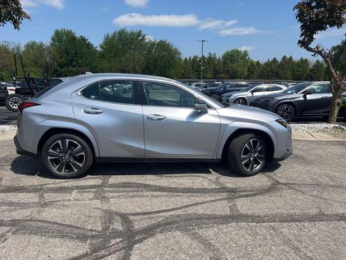 Iridium 2026 Lexus UX 300h Premium
