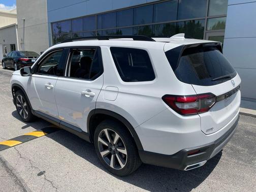2023 Honda Pilot AWD Elite