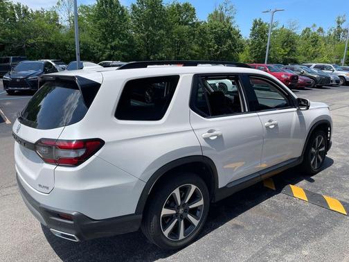 2023 Honda Pilot AWD Elite