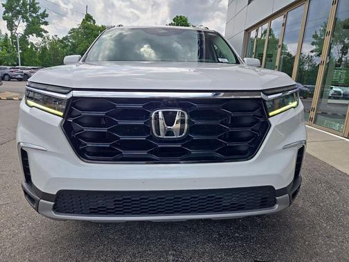 Platinum White Pearl 2023 Honda Pilot AWD Elite