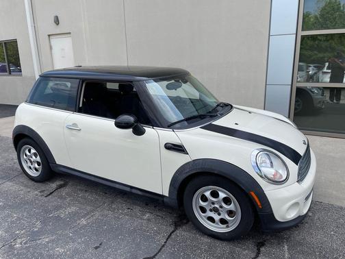 White Silver Metallic 2013 MINI Hardtop Cooper