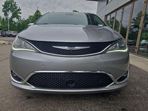 Billet Silver Metallic Clearcoat 2018 Chrysler Pacifica Limited