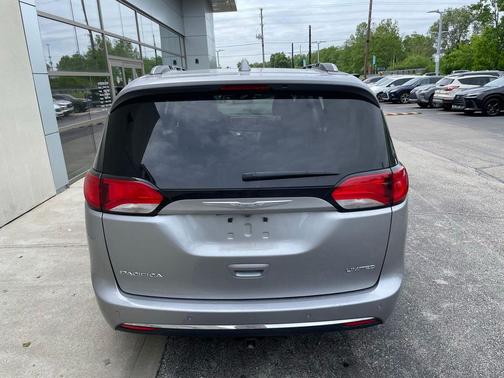 Billet Silver Metallic Clearcoat 2018 Chrysler Pacifica Limited
