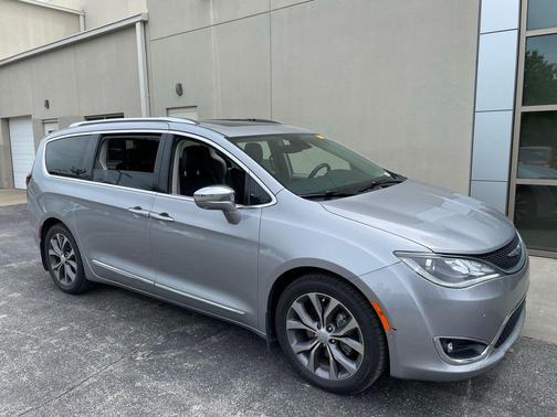 Billet Silver Metallic Clearcoat 2018 Chrysler Pacifica Limited