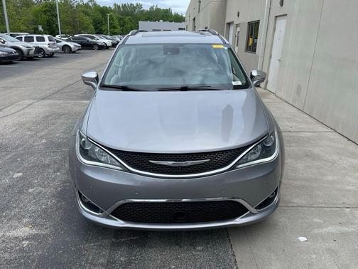 Billet Silver Metallic Clearcoat 2018 Chrysler Pacifica Limited