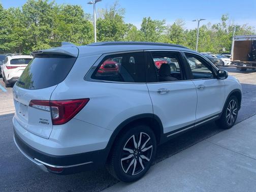 Platinum White Pearl 2022 Honda Pilot AWD Elite