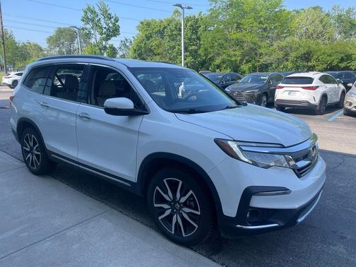 Platinum White Pearl 2022 Honda Pilot AWD Elite