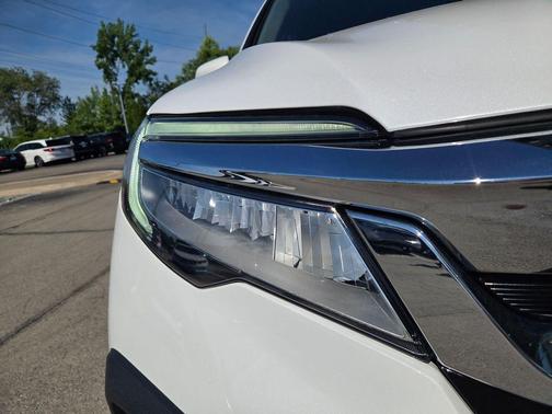 Platinum White Pearl 2022 Honda Pilot AWD Elite