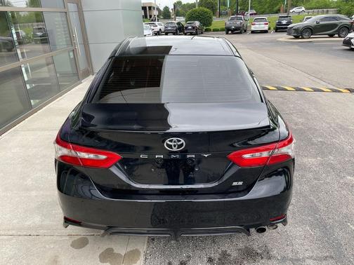 Midnight Black Metallic 2018 Toyota Camry SE