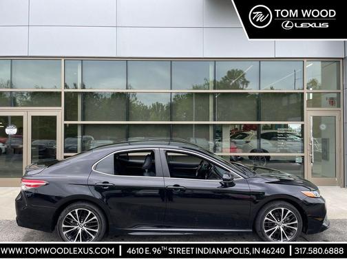 Midnight Black Metallic 2018 Toyota Camry SE