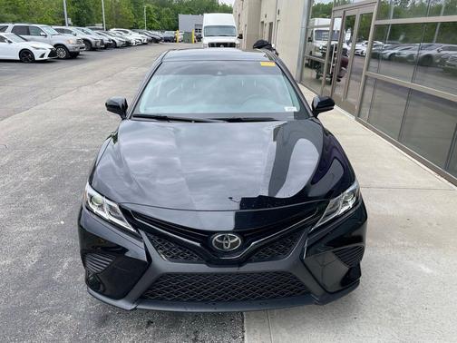 Midnight Black Metallic 2018 Toyota Camry SE