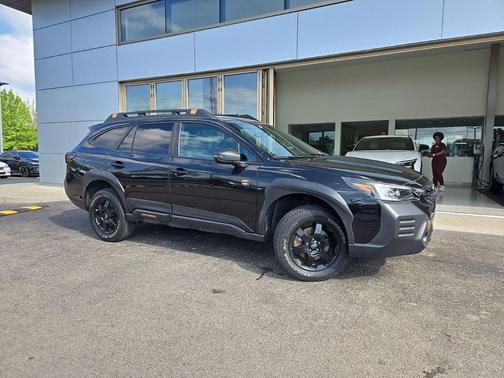 Crystal Black Silica 2022 Subaru Outback Wilderness