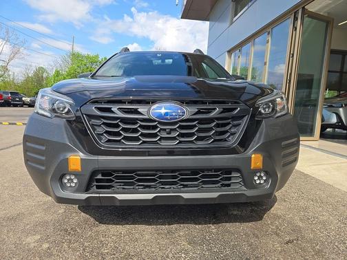 Crystal Black Silica 2022 Subaru Outback Wilderness
