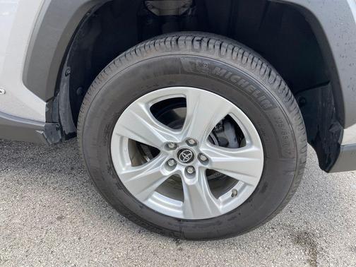 Silver Sky Metallic 2019 Toyota RAV4 Hybrid XLE