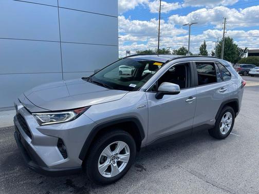 Silver Sky Metallic 2019 Toyota RAV4 Hybrid XLE