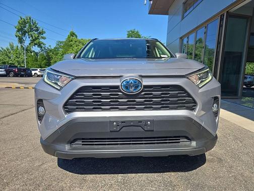 Silver Sky Metallic 2019 Toyota RAV4 Hybrid XLE