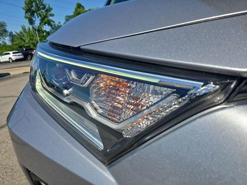 Silver Sky Metallic 2019 Toyota RAV4 Hybrid XLE