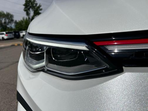 Opal White Pearl/Black Roof 2024 Volkswagen Golf GTI 1.4T TSI