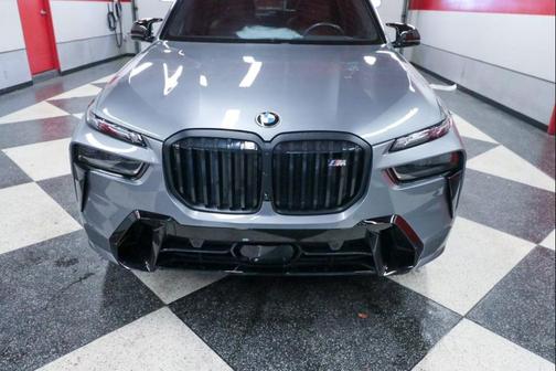 Skyscraper Grey Metallic 2024 BMW X7 M60i