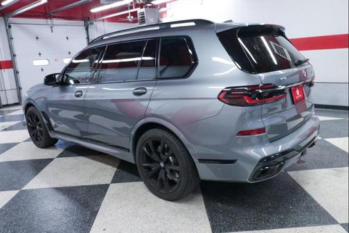 Skyscraper Grey Metallic 2024 BMW X7 M60i