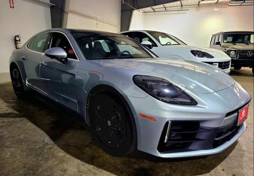 Dolomite Silver Metallic 2025 Porsche Panamera