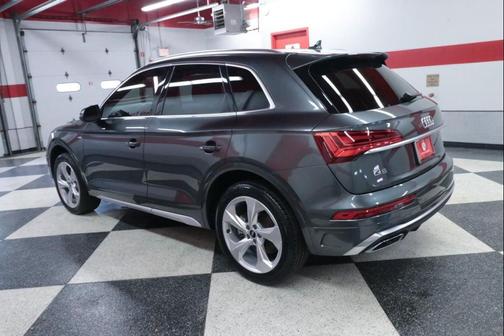 Daytona Gray Pearl Effect 2022 Audi Q5 45 S line Premium Plus