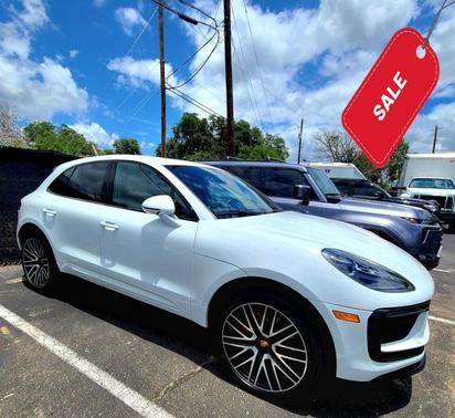 Carrara White Metallic 2023 Porsche Macan Macan