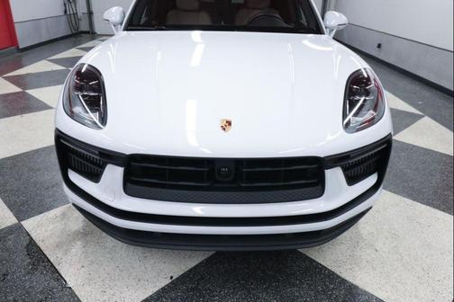 Carrara White Metallic 2023 Porsche Macan Macan