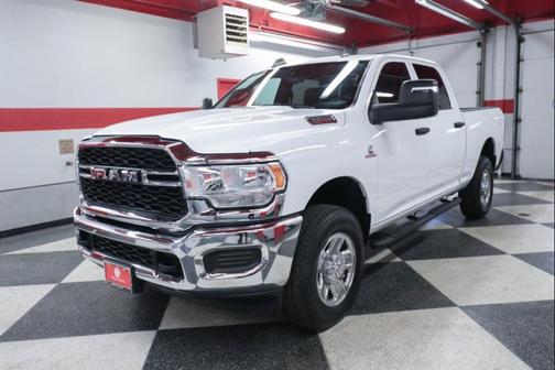 2024 RAM 3500 Tradesman Crew Cab 4x4 6'4' Box