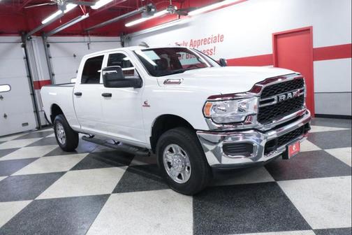 2024 RAM 3500 Tradesman Crew Cab 4x4 6'4' Box