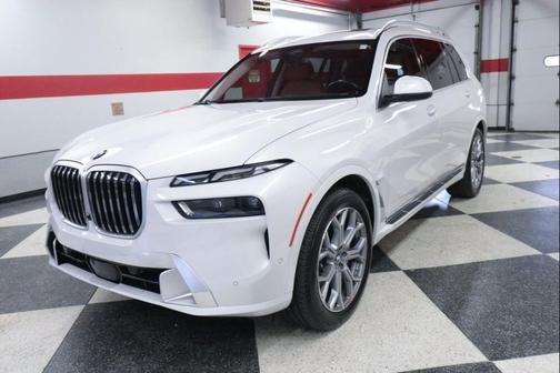 Mineral White Metallic 2024 BMW X7 xDrive40i