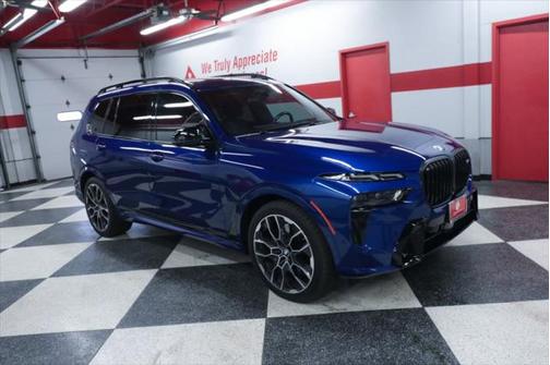 2023 BMW X7 M60i