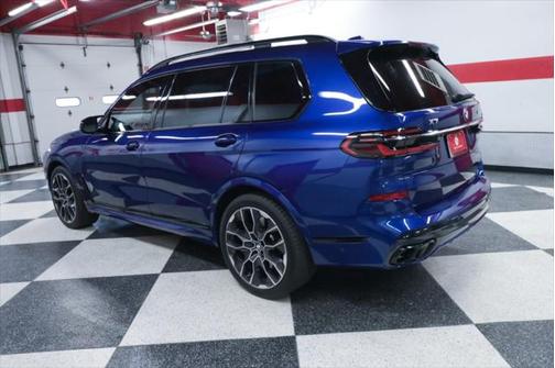 2023 BMW X7 M60i