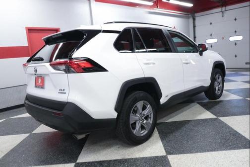 2022 Toyota RAV4 Hybrid XLE