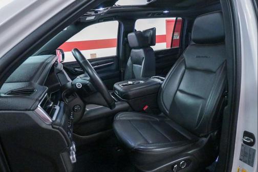 White Frost Tricoat 2021 GMC Yukon XL Denali