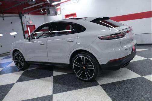 2023 Porsche Cayenne Platinum Edition