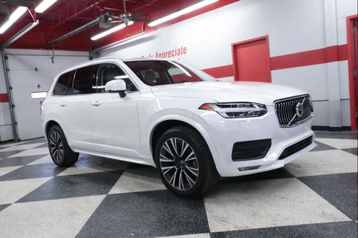 2022 Volvo XC90 T6 Momentum
