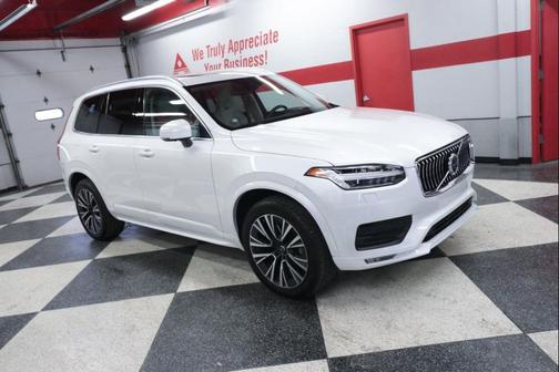 2022 Volvo XC90 T6 Momentum